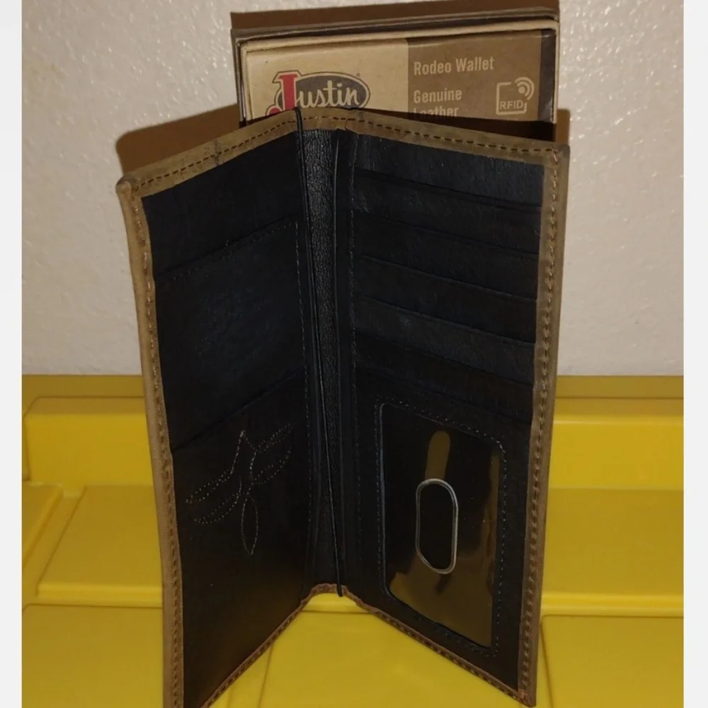 NWT Justin Boots brand Genuine Leather Rodeo Wallet NEW IN BOX